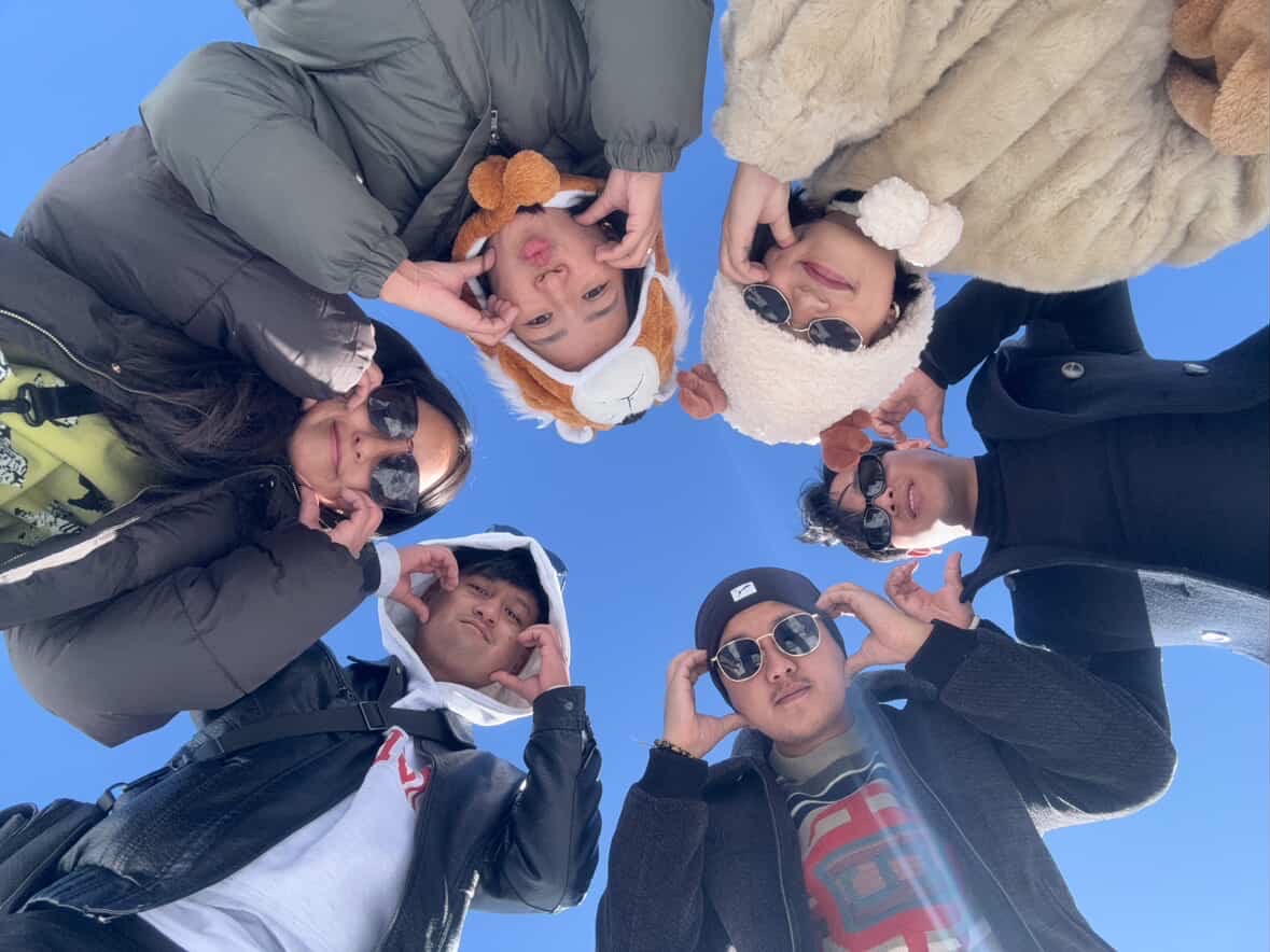 Blue sky guest circle