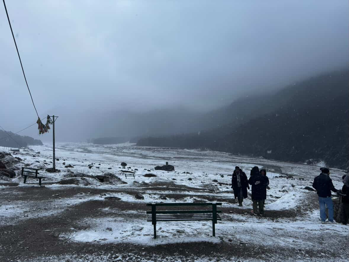 Snow bench valley